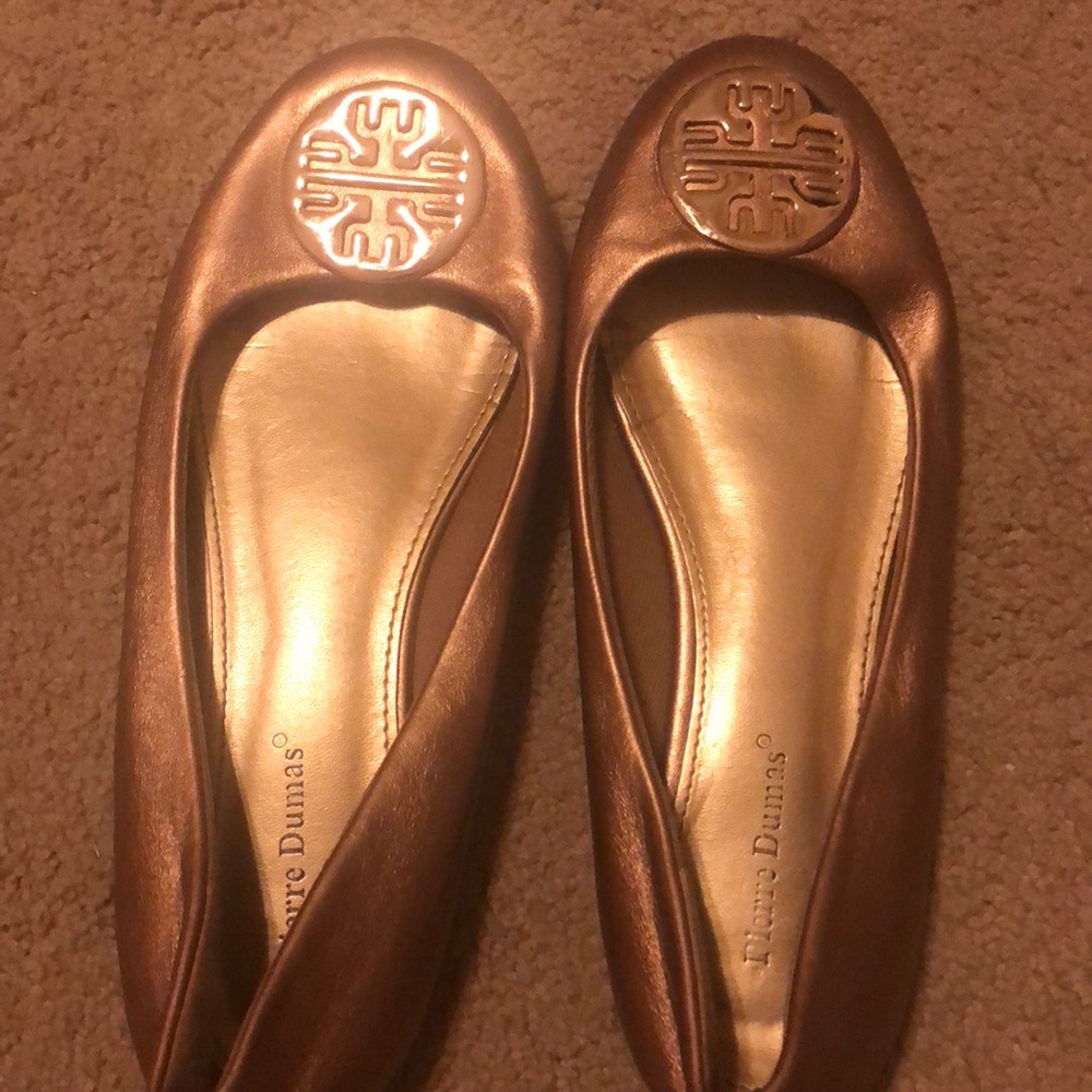 Pierre Dumas gold flats size 7